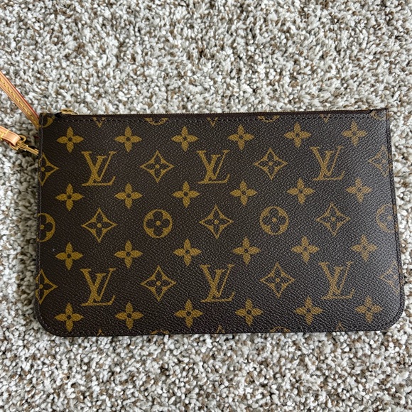Authentic Louis Vuitton Neverfull MM Monogram Pouch- Like New Condition! - Picture 2 of 12